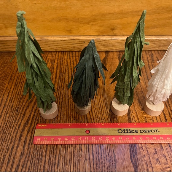 Green and White Holiday Tree Decorations - Picture 4 of 7